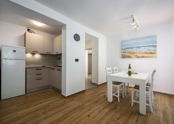 아파트 App Marina 2